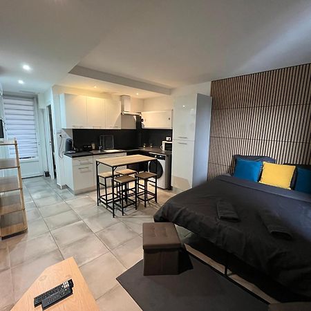 Studio Confortable Avec Balcon วีเนิฟ-โซร์-ล็อต ภายนอก รูปภาพ